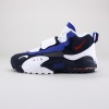 With a midfoot strap and Max Air unit, the Nike Air Max Speed Turf Men's Shoe provides outstanding stability and impact protection in a high-top profile.