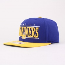 This twill snapback is the perfect accessory to complete your vintage look.